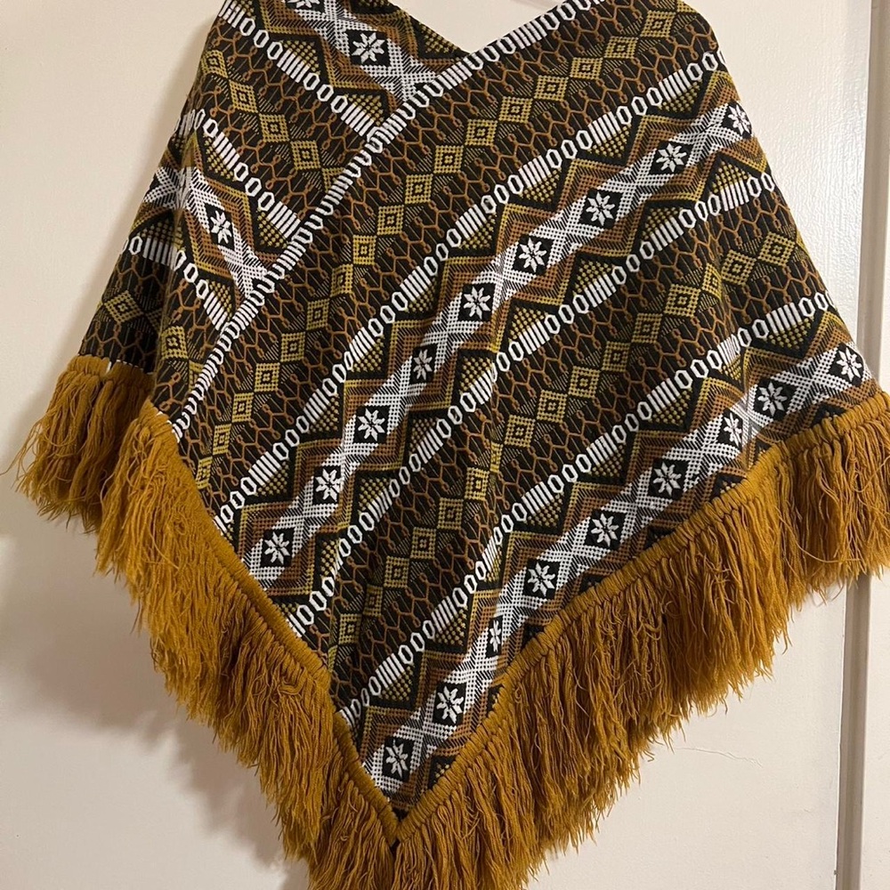 Geometric Patterned Shawl - image 4